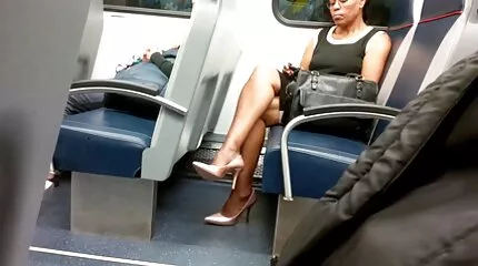 Em gái cực sexy quyến sexy hay nhat rũ anh trai và bị chịch vào mông.