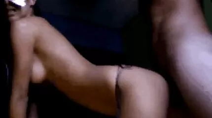 Cô gái tóc vàng nghĩ rằng anh chàng mời cô đến thăm chỉ phim sexy gai xinh nhat để cho xem túp lều của anh ta.