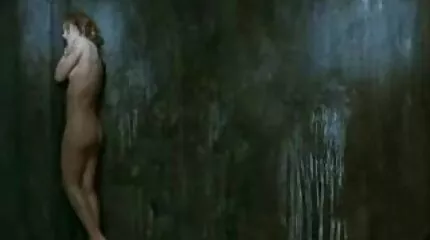 Người đàn ông béo dùng một cái kẹp cứng của con trăn phimsexy nhatban chặt vào chiếc bánh rán.