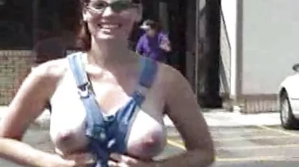 Thiếu tá mang về nhà một cô gái tóc vàng phim sexy nhât và chịch ngay trên sân thượng.