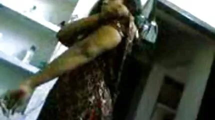 Dicky macho chị tóc đỏ Daphne Dare doggy style. phim sexy nhật bản