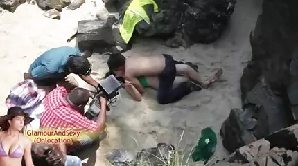 Blowjob cho hai người đàn ông cùng một lúc từ một Paige phim nhat ban sexy trẻ tuổi.