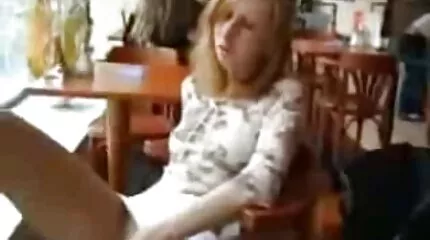 Con đĩ láu lỉnh đập phim sexy nhat ban lốp xe để dính thằng vào nhau!.